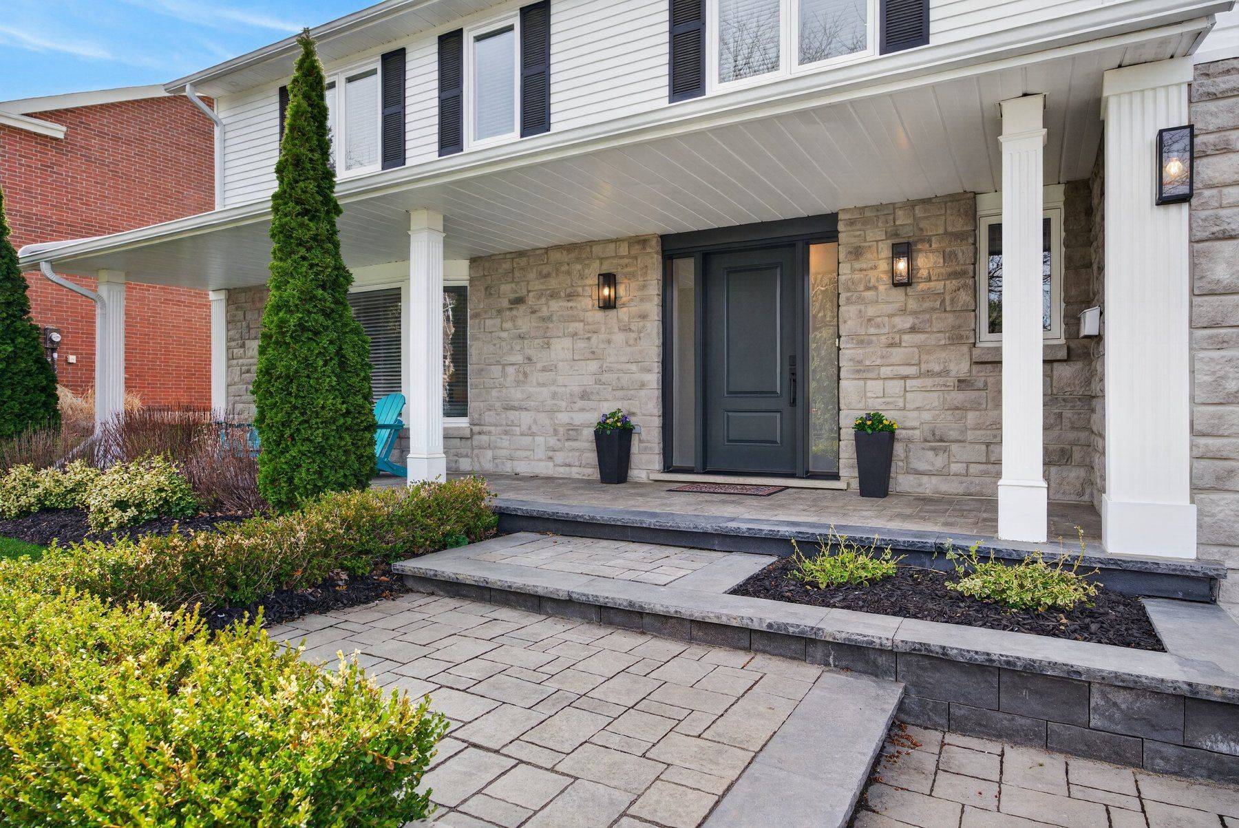 1235 Appleford LN, Burlington, ON L7P 3M1