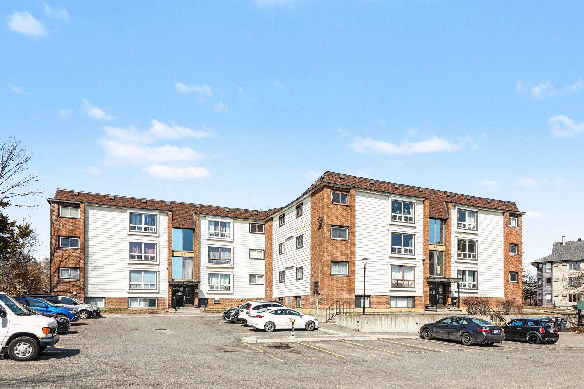 898 Elmsmere RD #2, Beacon Hill North - South And Area, ON K1J 7T6