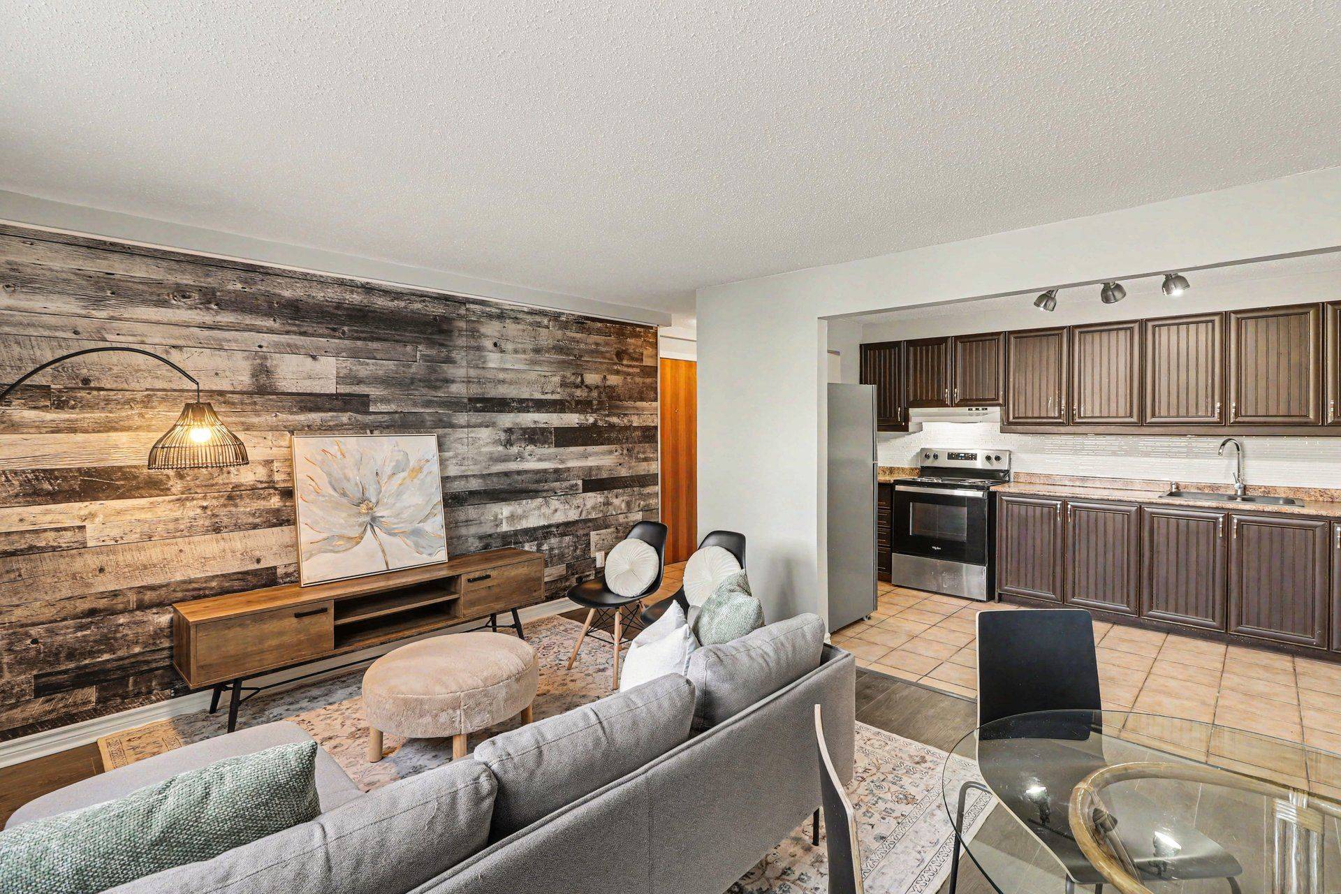 898 Elmsmere RD #2, Beacon Hill North - South And Area, ON K1J 7T6