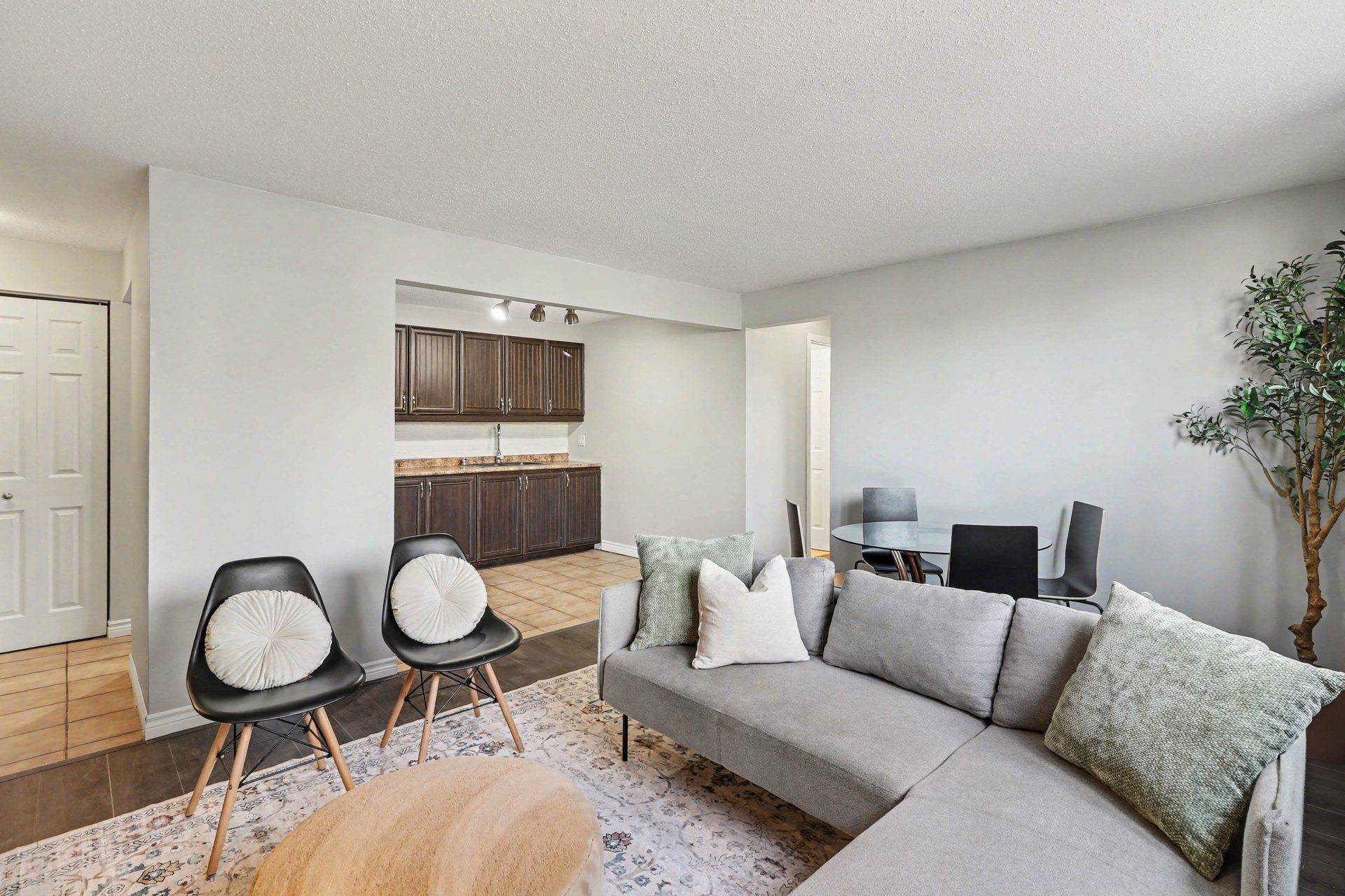 898 Elmsmere RD #2, Beacon Hill North - South And Area, ON K1J 7T6