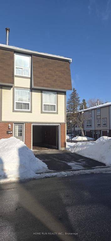 1994 Greenway Park LN, Blackburn Hamlet, ON K1B 5A8