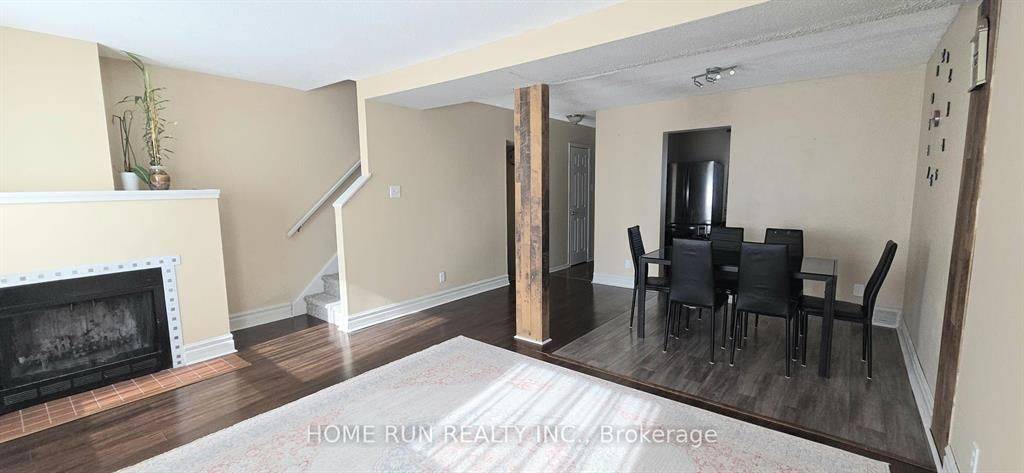 1994 Greenway Park LN, Blackburn Hamlet, ON K1B 5A8