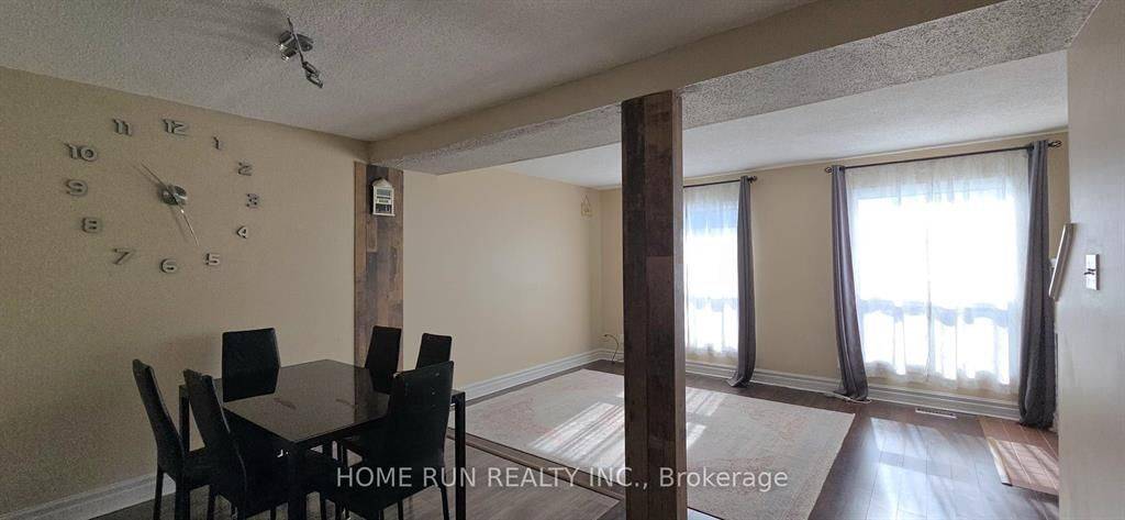 1994 Greenway Park LN, Blackburn Hamlet, ON K1B 5A8