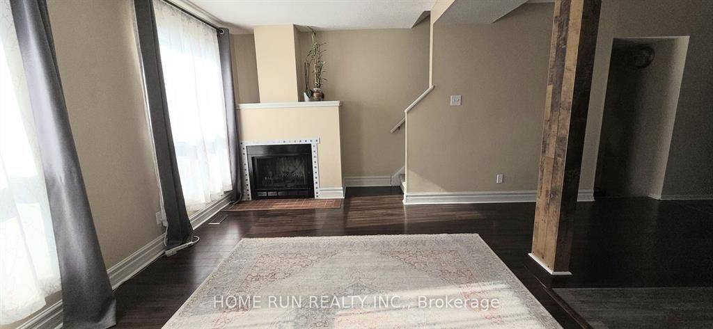 1994 Greenway Park LN, Blackburn Hamlet, ON K1B 5A8