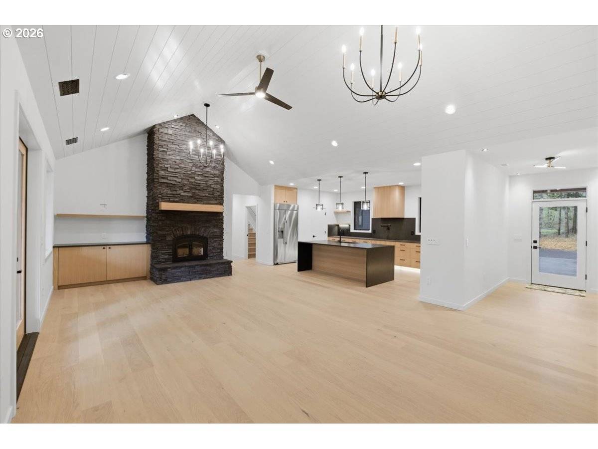 19850 WINTERS HILL RD, Silverton, OR 97381