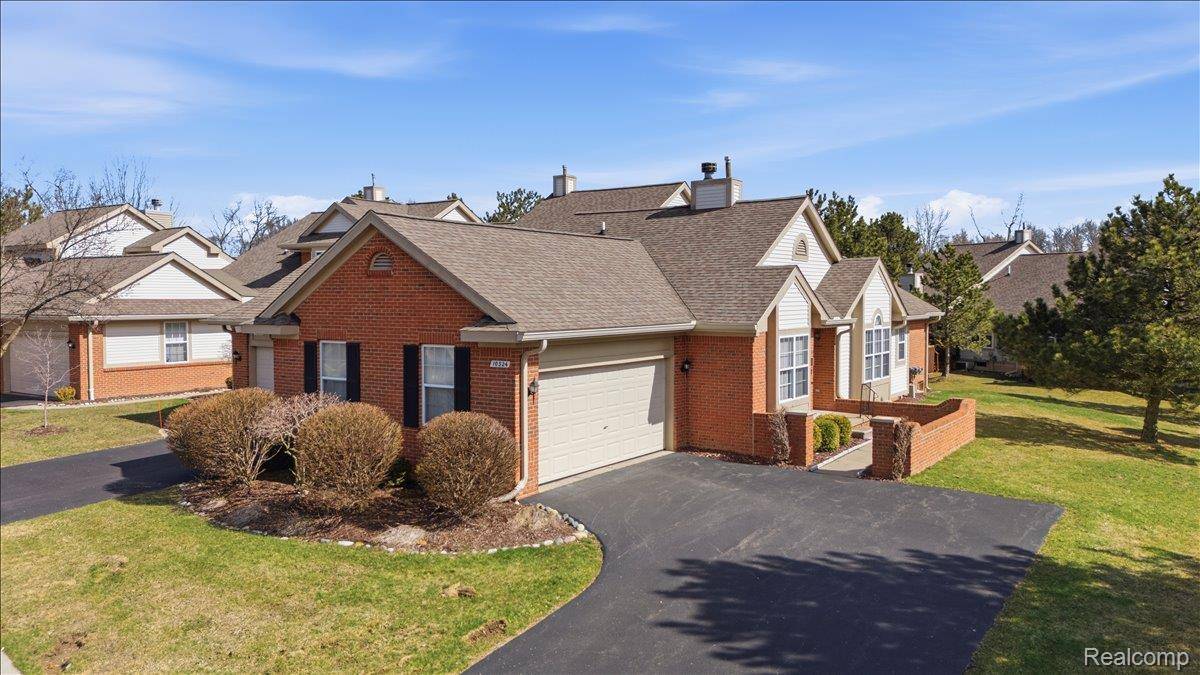 10324 Champions CIR #44, Grand Blanc Charter Township, MI 48439