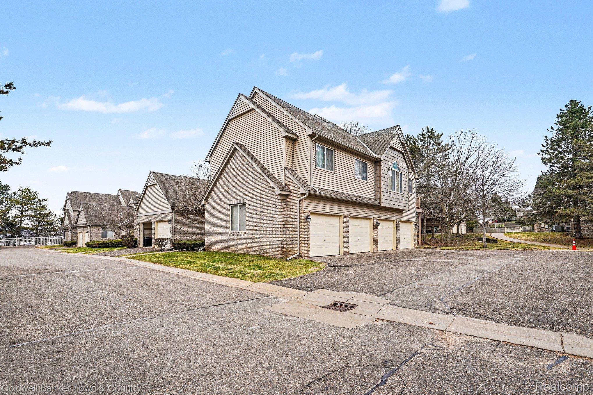 716 S Milford RD, Milford Village, MI 48381