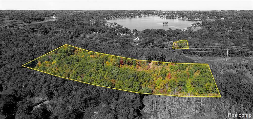 10516 Merrill DR, Fenton, MI 48430