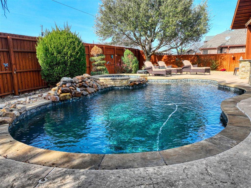 221 Chapel Hill Drive, Prosper, TX 75078