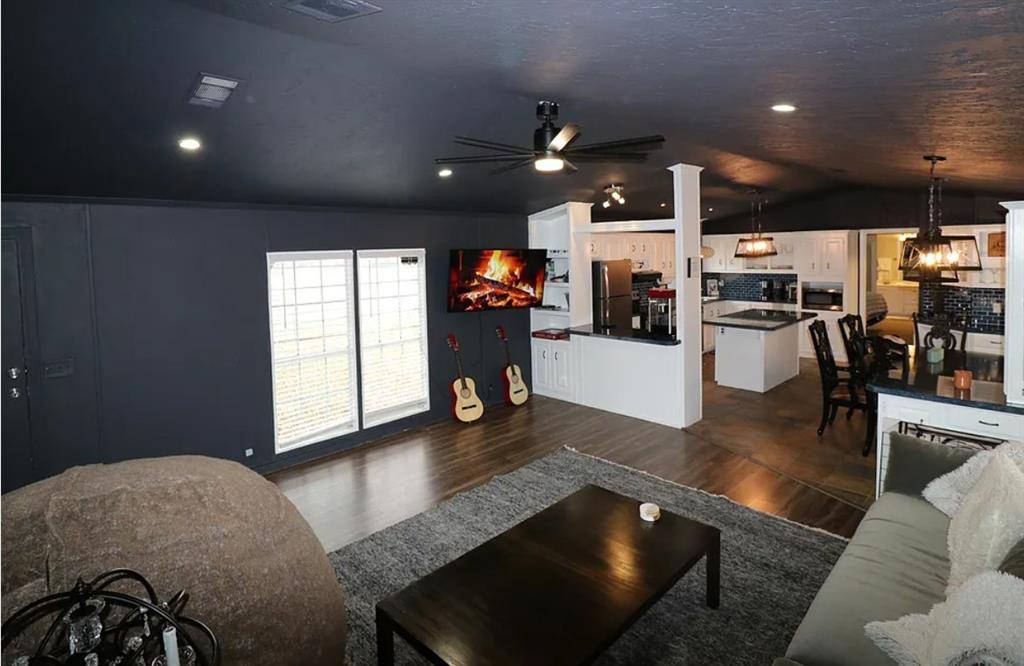 986 County Road 1785, Sunset, TX 76270