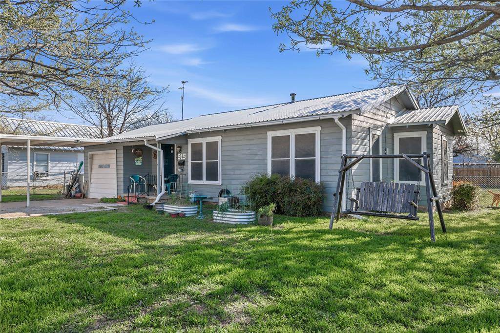 915 S Neches Street, Coleman, TX 76834