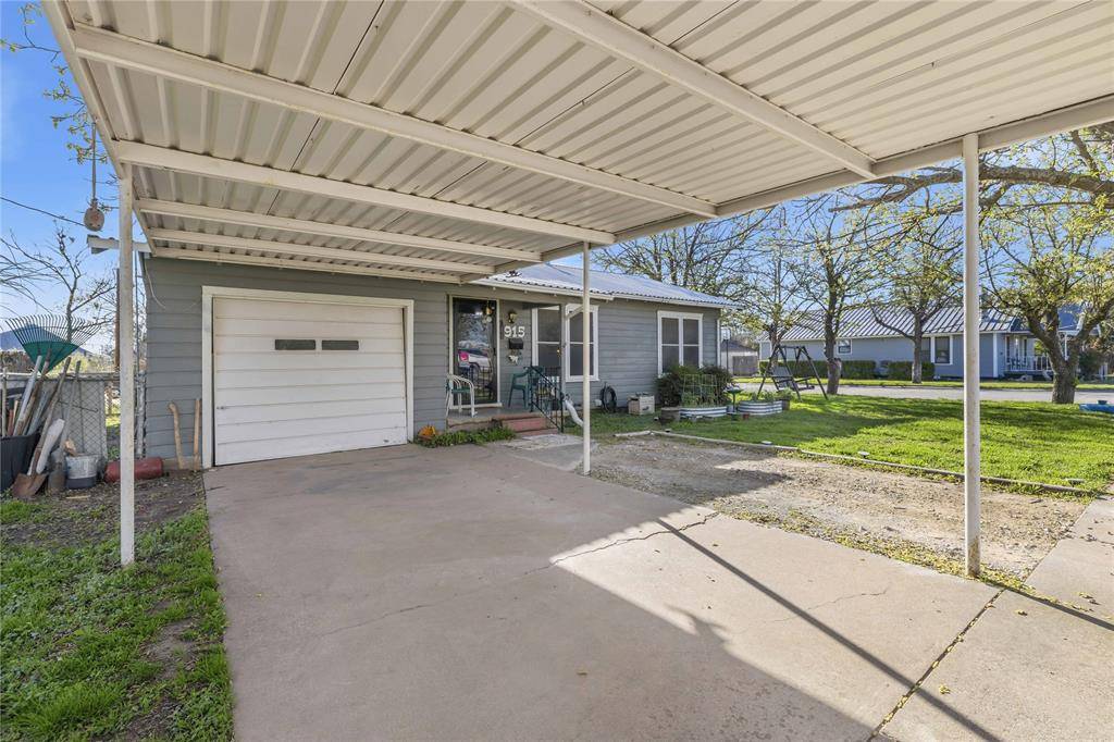 915 S Neches Street, Coleman, TX 76834