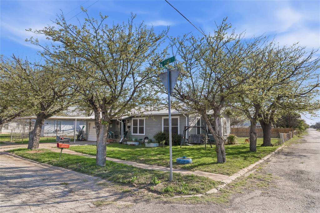915 S Neches Street, Coleman, TX 76834