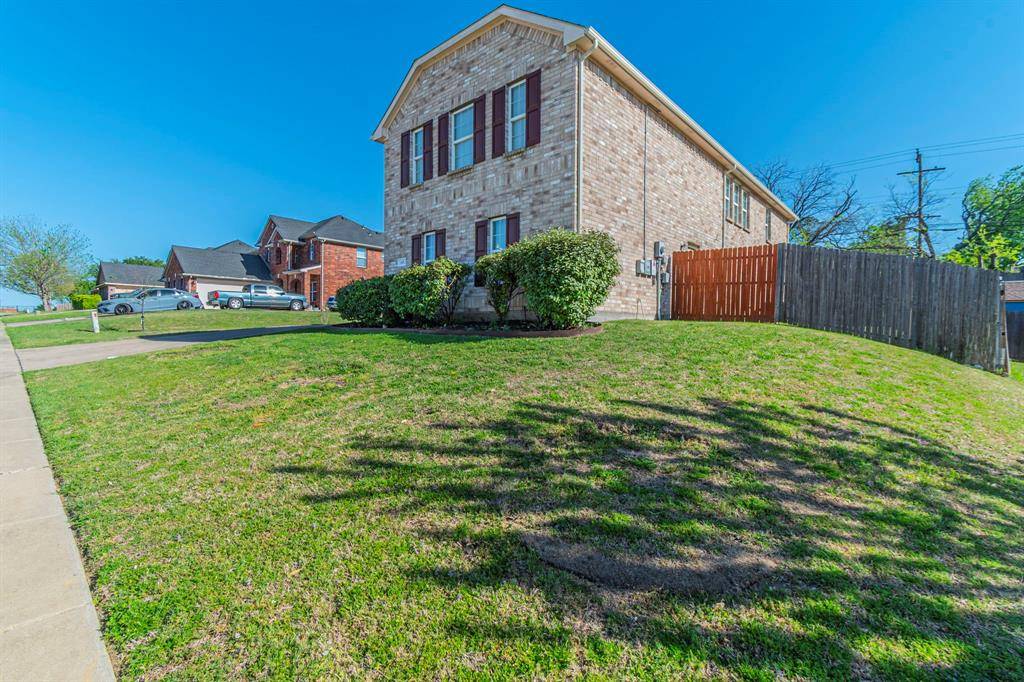 115 Matamoros Street, Grand Prairie, TX 75051