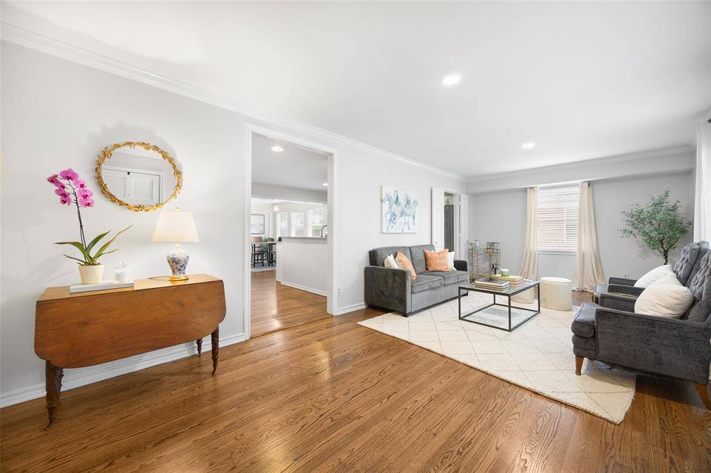 10146 Shadyview Drive, Dallas, TX 75238