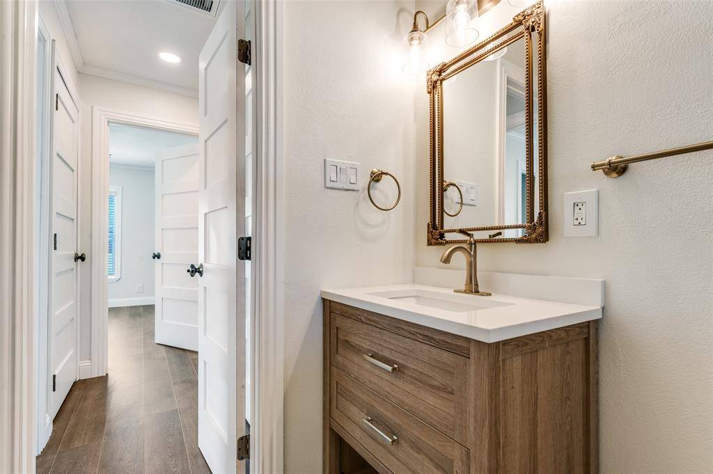 711 Winston Street, Dallas, TX 75208