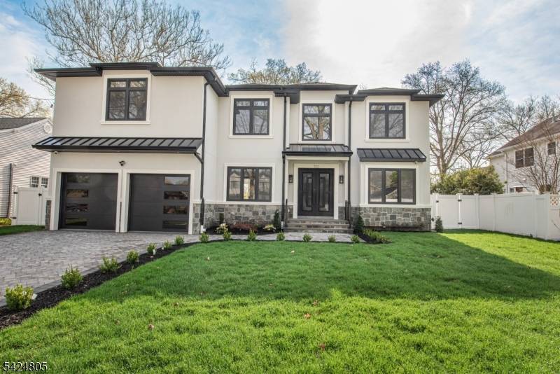 722 Erie Rd, Paramus Boro, NJ 07652