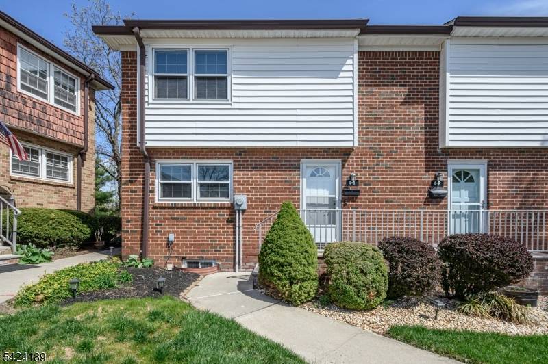 4 Cardinal Ln #1, Hillsborough Twp., NJ 08844