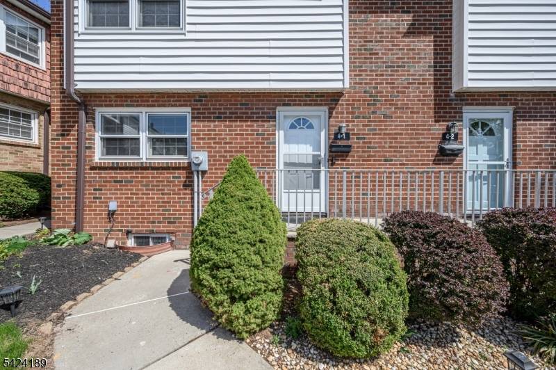 4 Cardinal Ln #1, Hillsborough Twp., NJ 08844