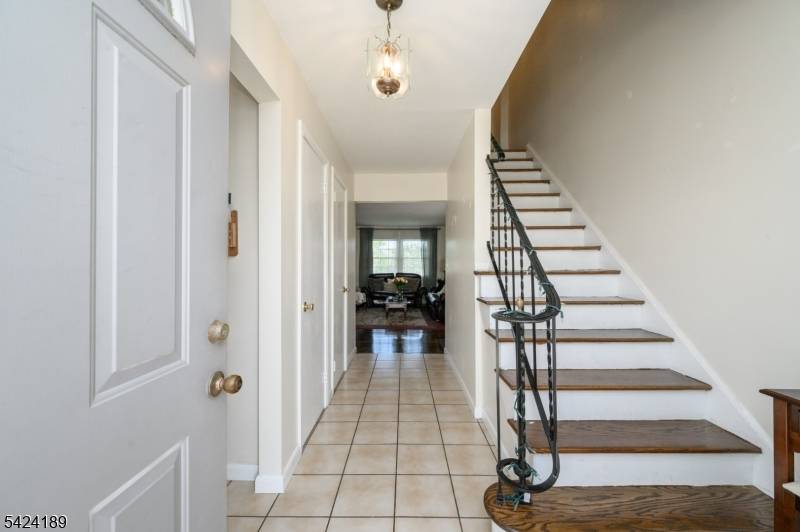 4 Cardinal Ln #1, Hillsborough Twp., NJ 08844