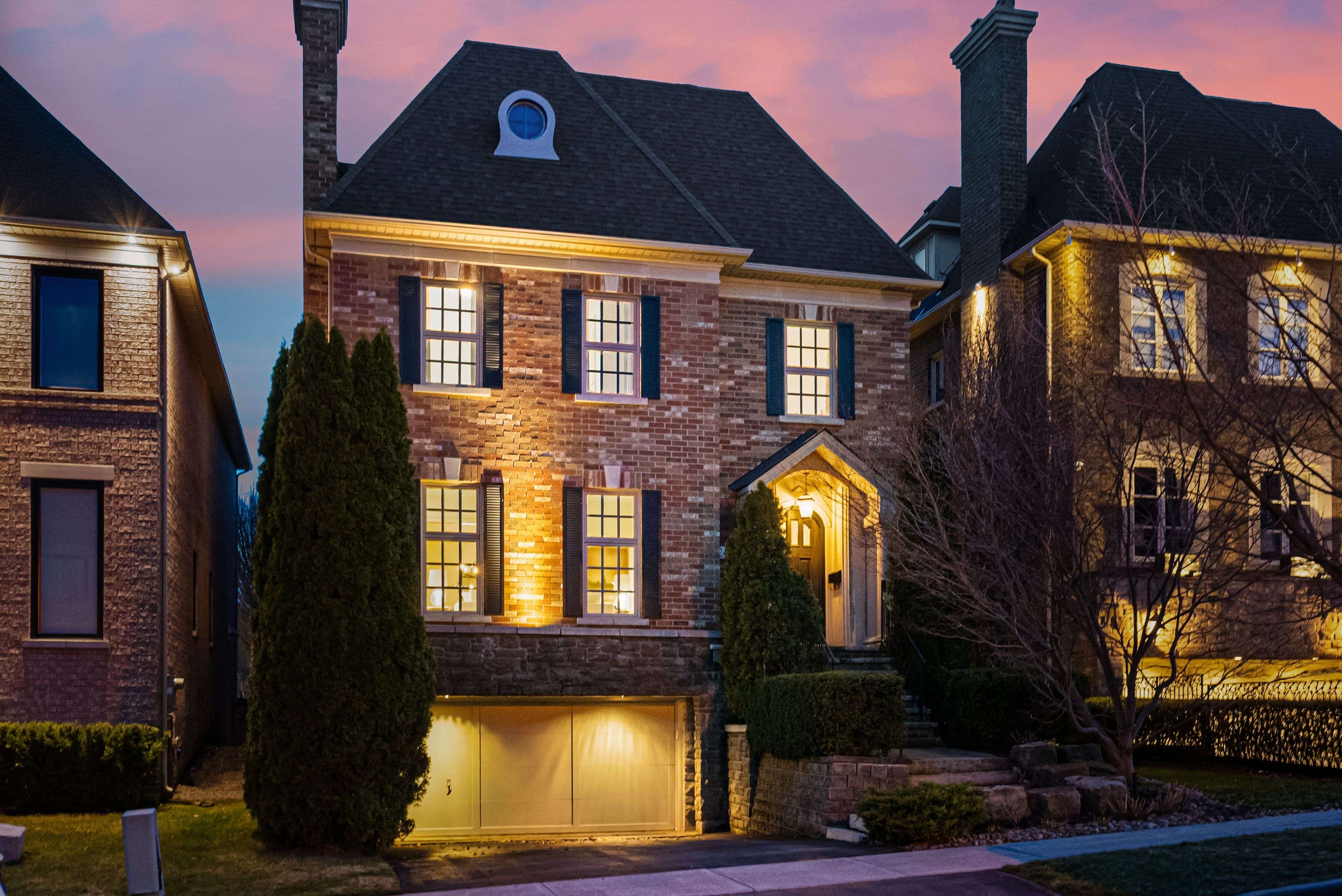 24 True Davidson DR, Toronto C11, ON M4W 3X5