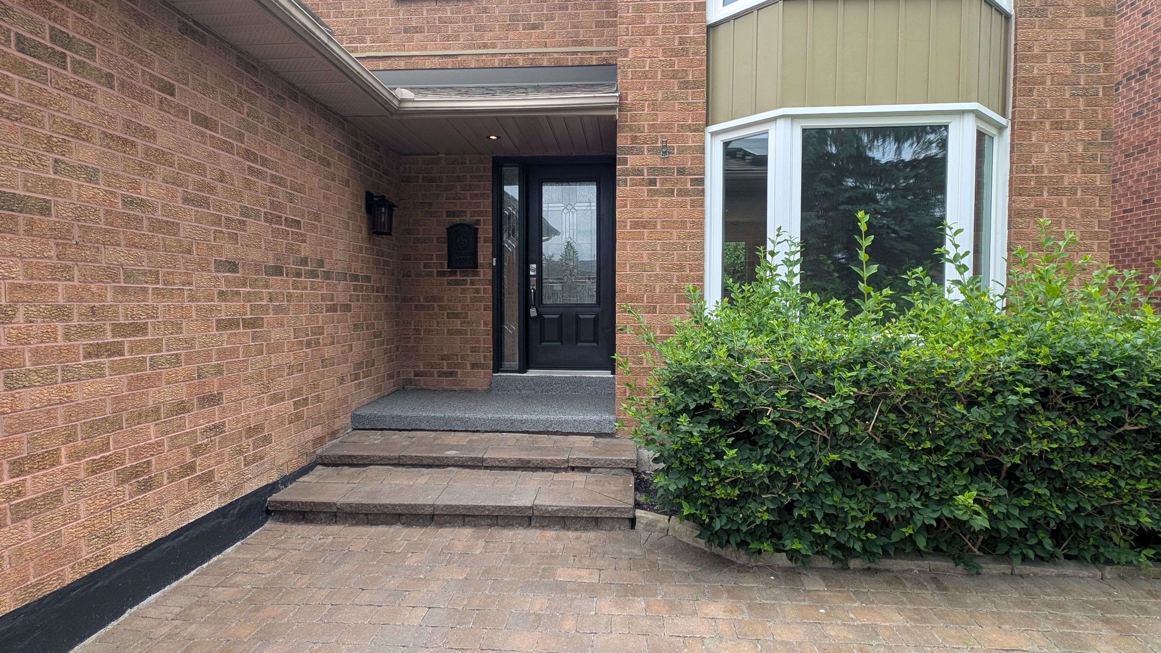 74 Attridge DR, Aurora, ON L4G 6J4