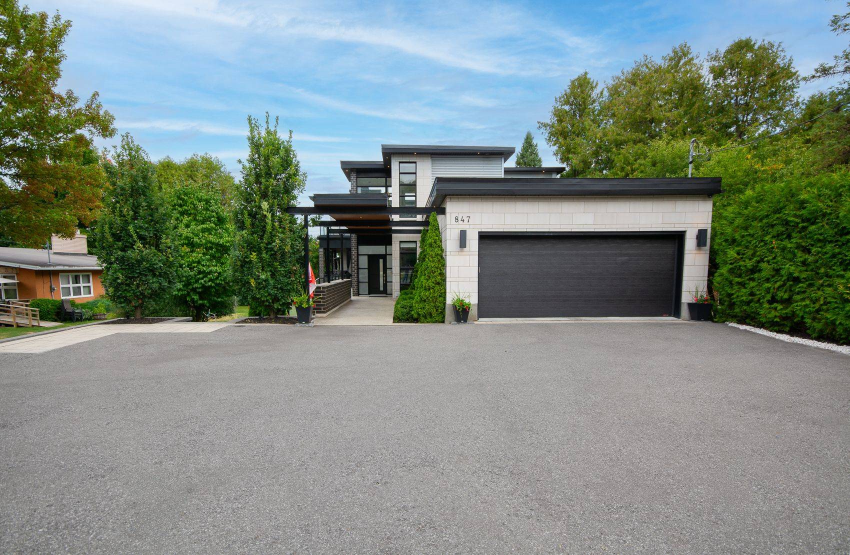 847 Walkley RD, Billings Bridge - Riverside Park And Area, ON K1V 6R6