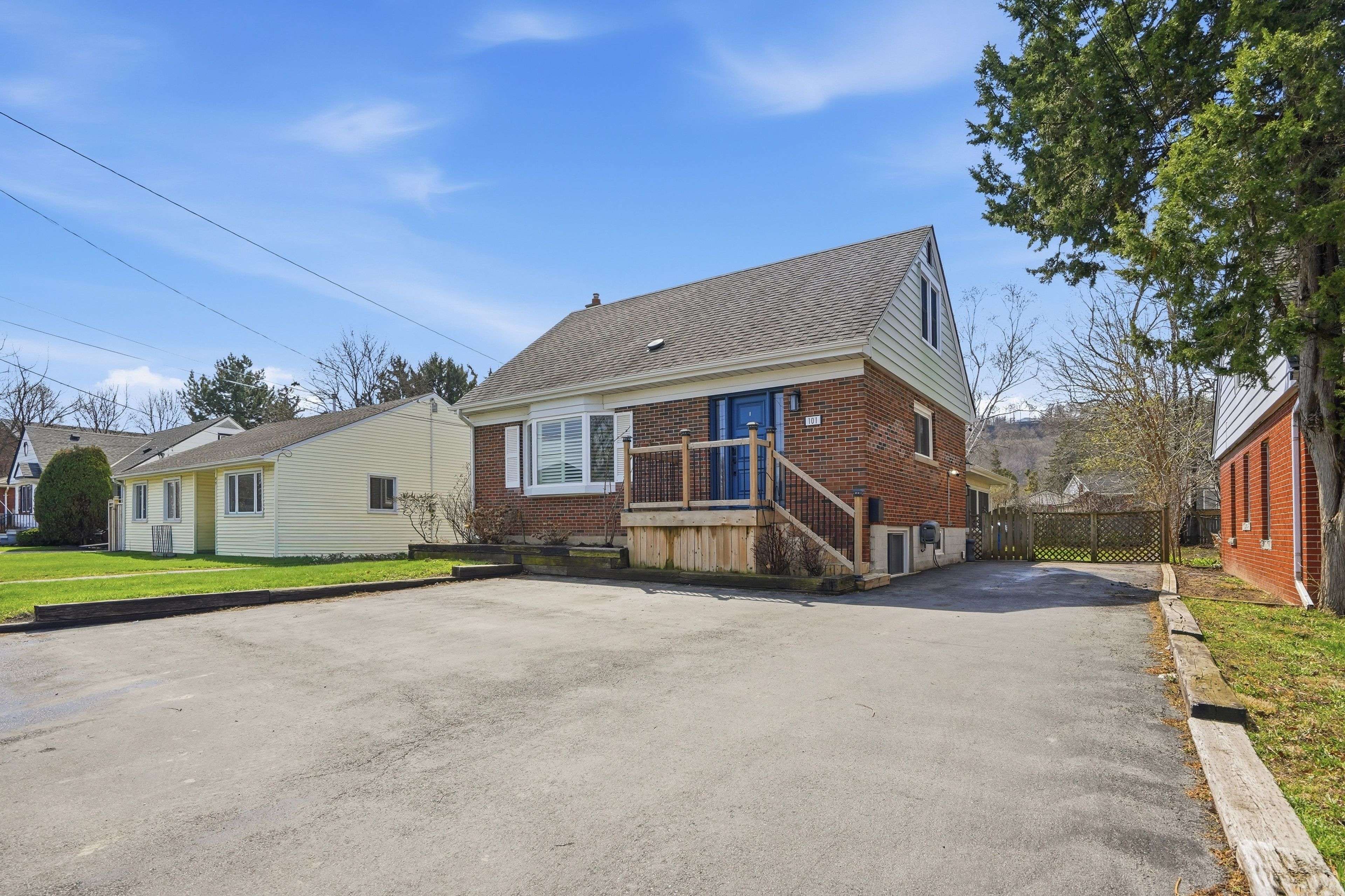 101 Livingston AVE, Grimsby, ON L3M 1L4