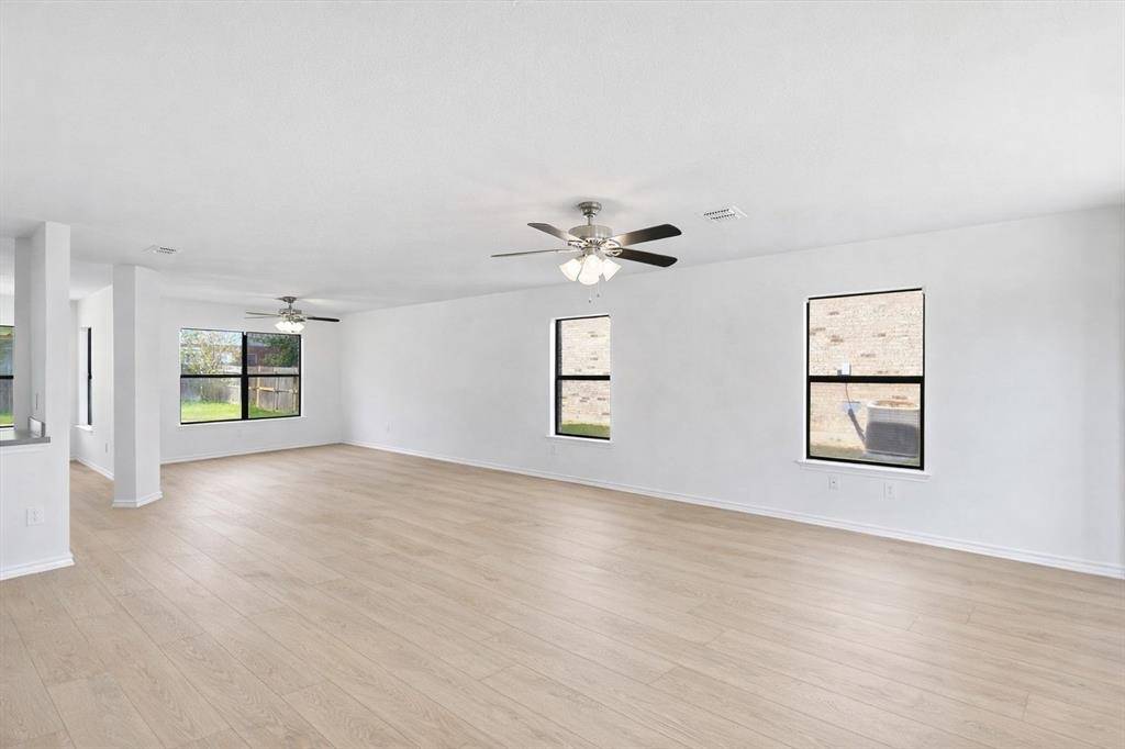 7604 Amsterdam Lane, Arlington, TX 76002