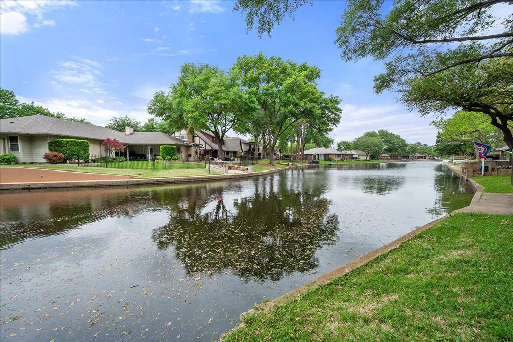 1404 Creekford Drive, Arlington, TX 76012