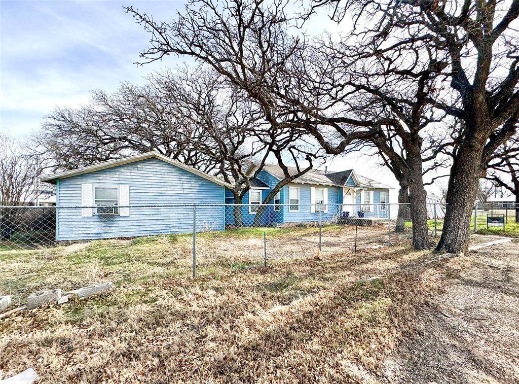 2007 Avenue E, Cisco, TX 76437