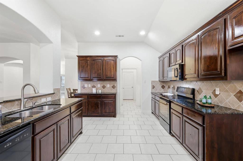 3818 Downing Drive, Midlothian, TX 76065