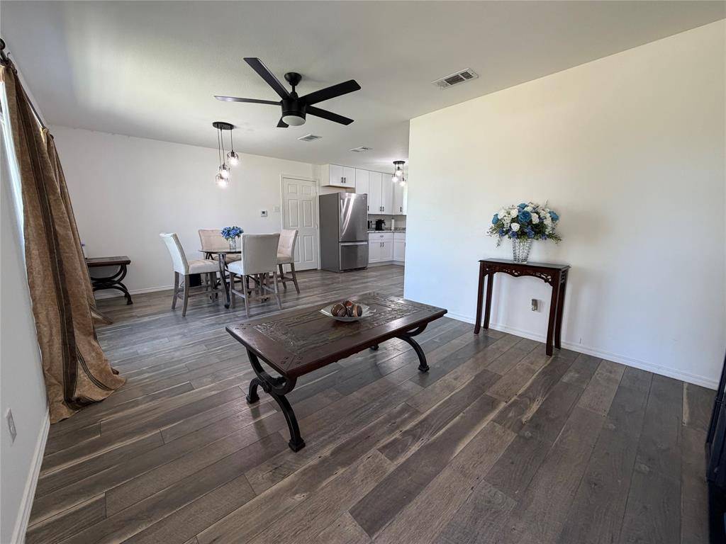 308 E Broadmore Avenue, Wills Point, TX 75169