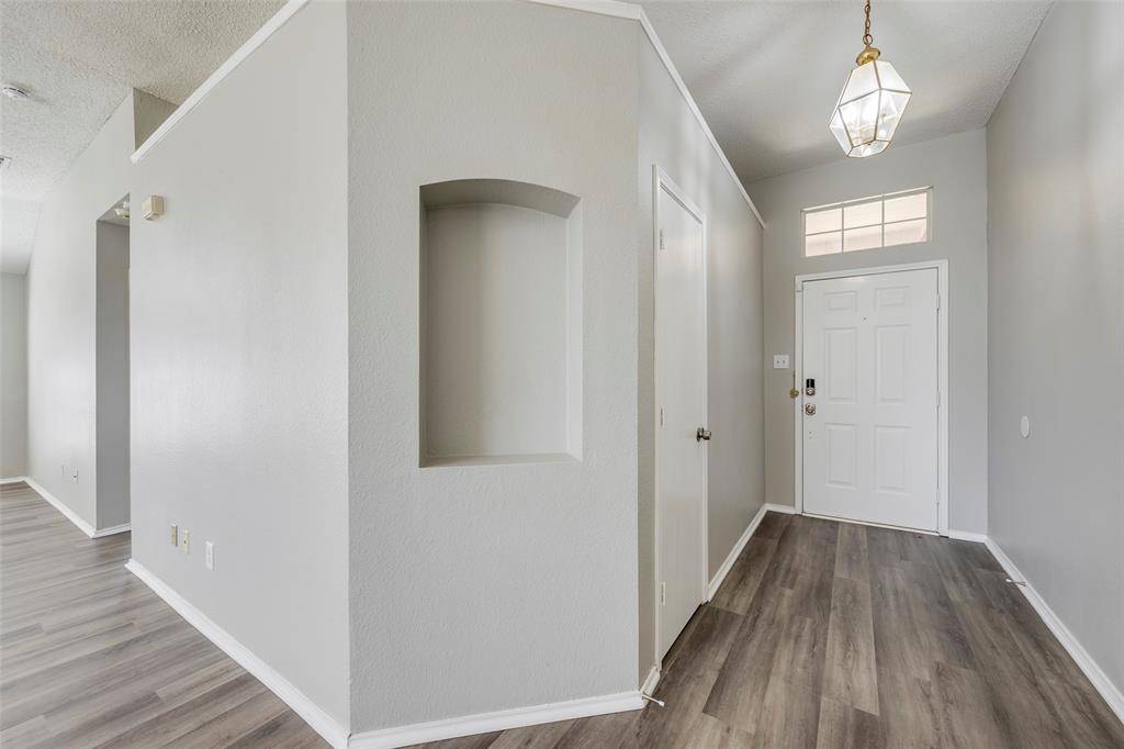 6431 ST LEONARD Drive, Arlington, TX 76001