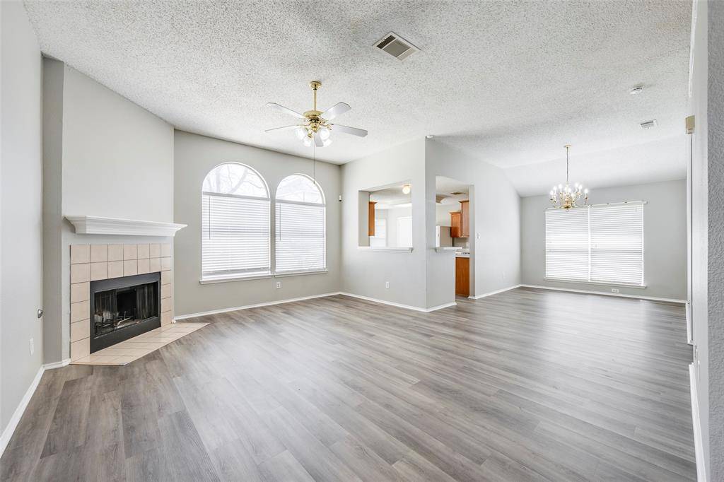 6431 ST LEONARD Drive, Arlington, TX 76001