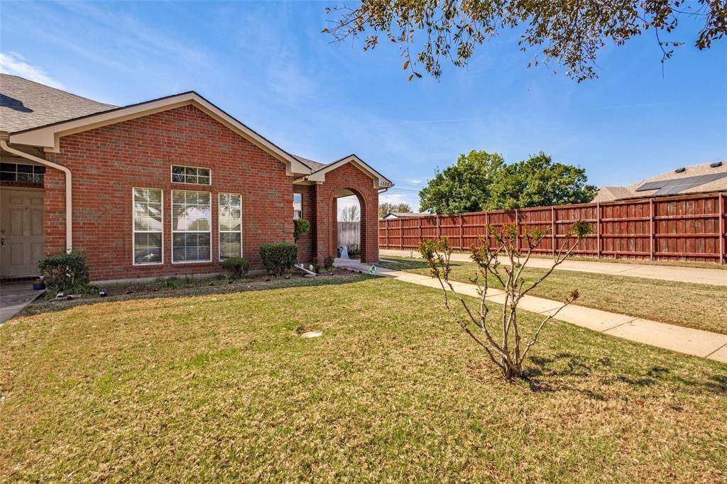 1302 Poinsettia Boulevard, Denton, TX 76208