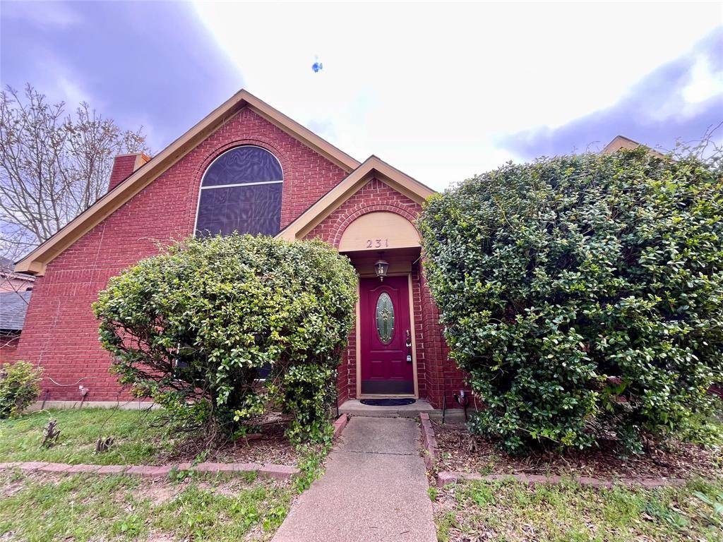 231 N Waterford Oaks Drive, Cedar Hill, TX 75104