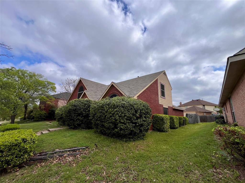 231 N Waterford Oaks Drive, Cedar Hill, TX 75104