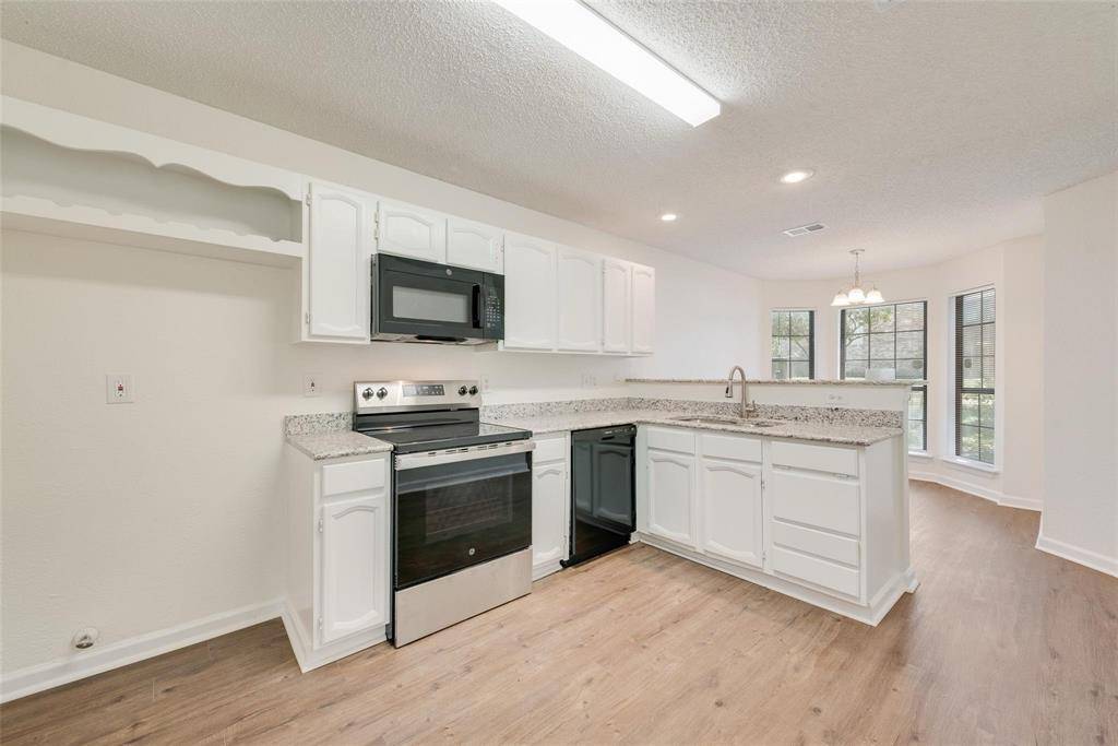 148 High Pointe Lane, Cedar Hill, TX 75104