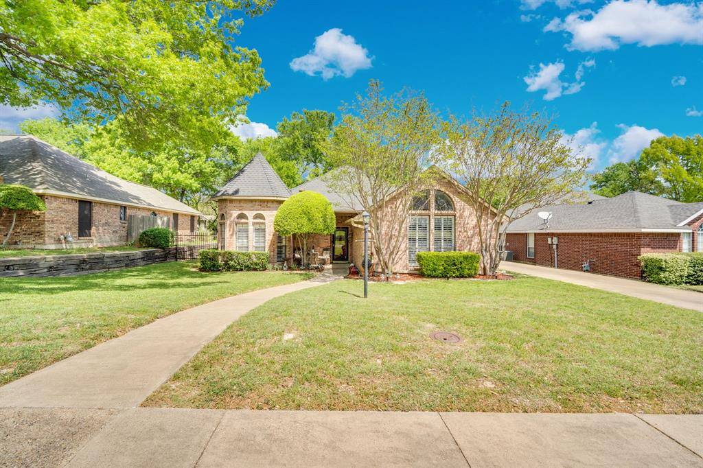 1105 Crestwood Court, Desoto, TX 75115