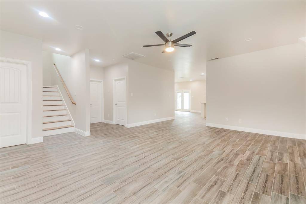 4030 Vineyard Drive, Dallas, TX 75212