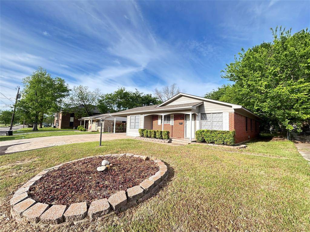 913 Fisher Street, Sulphur Springs, TX 75482