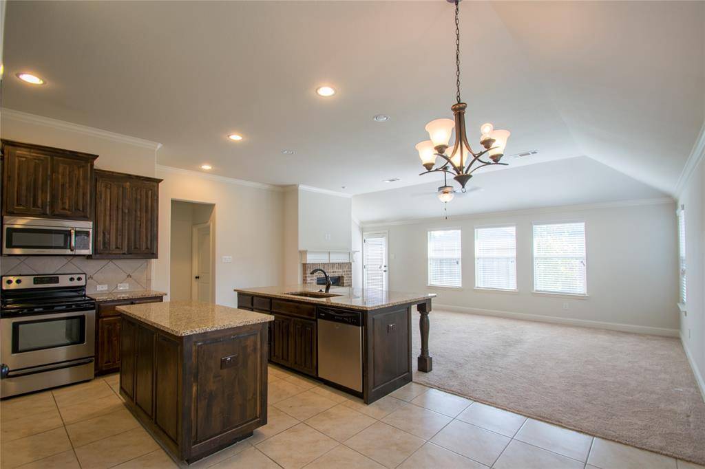 733 Poncho Lane, Fort Worth, TX 76052