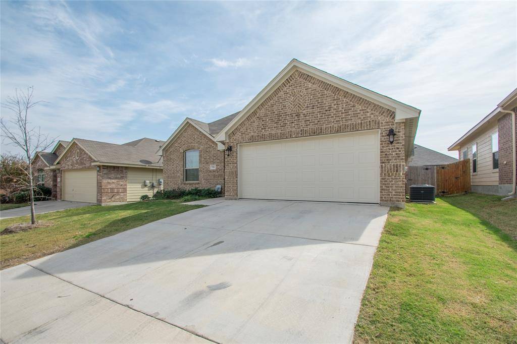 733 Poncho Lane, Fort Worth, TX 76052