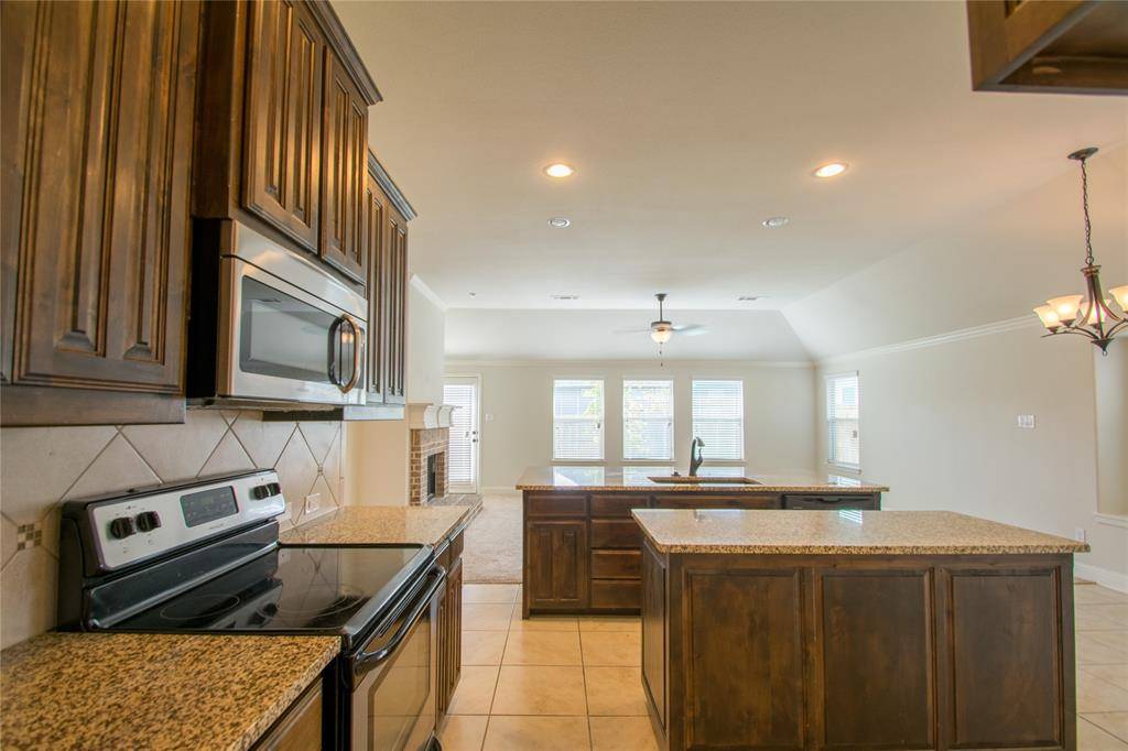 733 Poncho Lane, Fort Worth, TX 76052