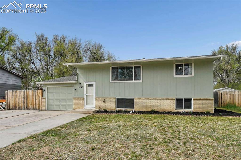 1690 River DR, Fountain, CO 80817