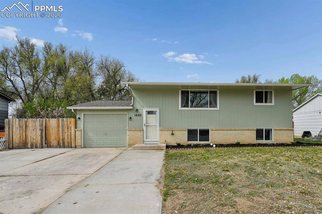 1690 River DR, Fountain, CO 80817