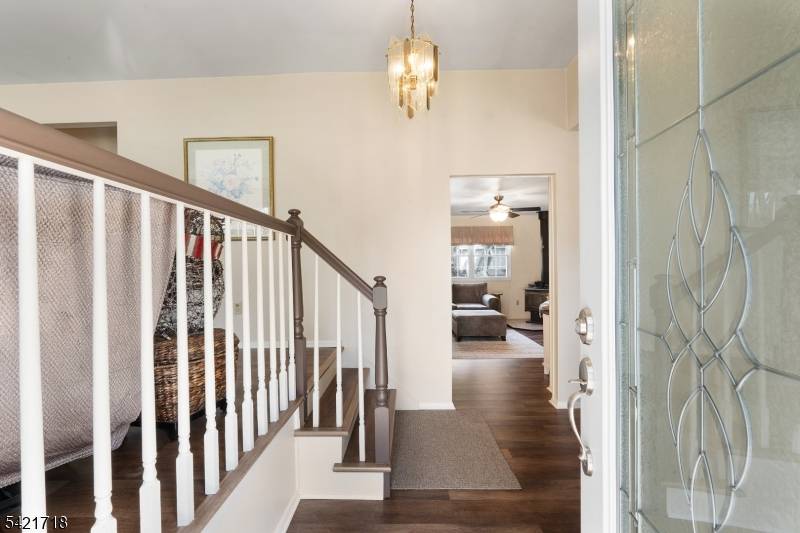 13 Hillside Dr, Clinton Town, NJ 08809