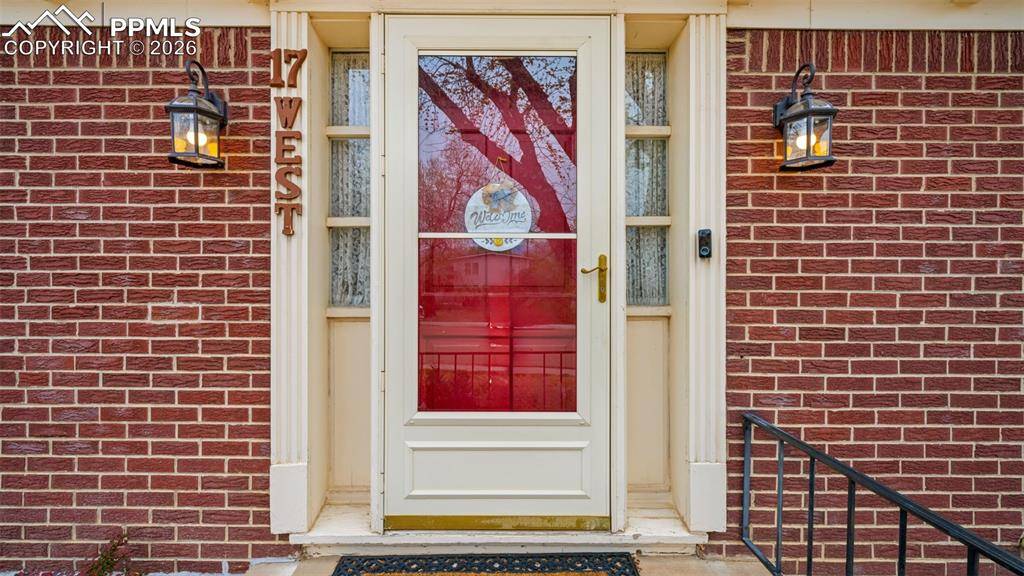 17 Clover CIR, Colorado Springs, CO 80906