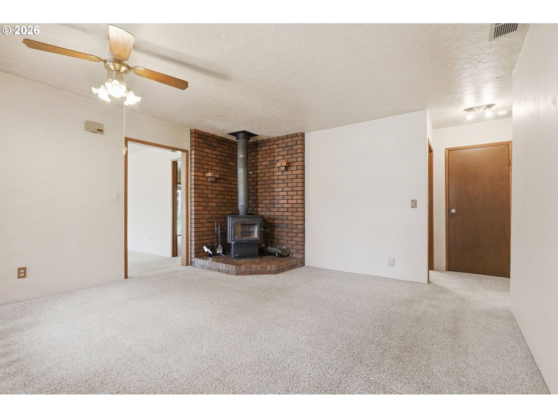 3301 WYEAST RD, Hood River, OR 97031